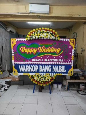 Papan Bunga di Uwung Jaya